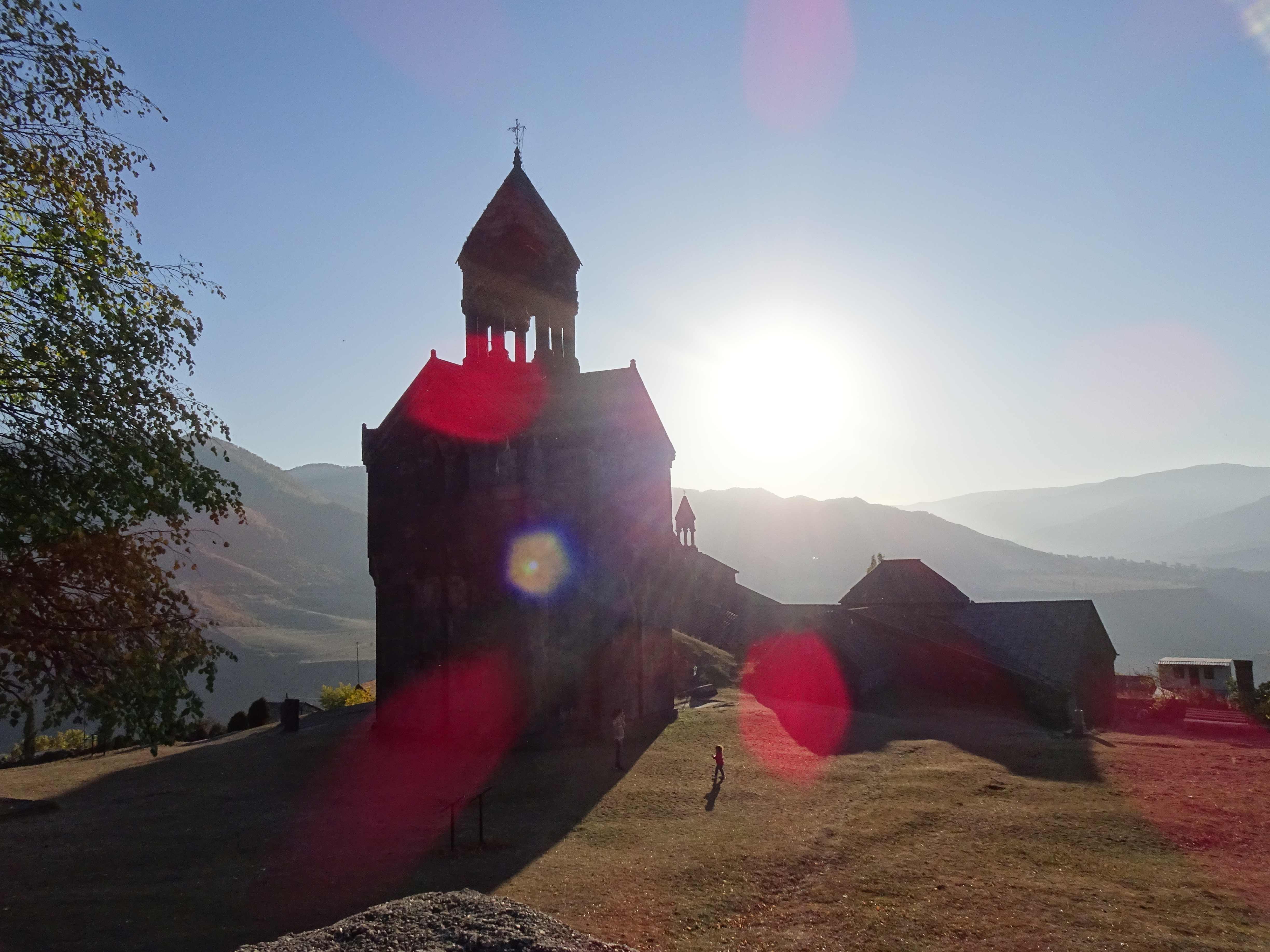 An jesidischen Dörfern vorbei, nahe der Grenze zu Georgien: das Kloster Haghpat
