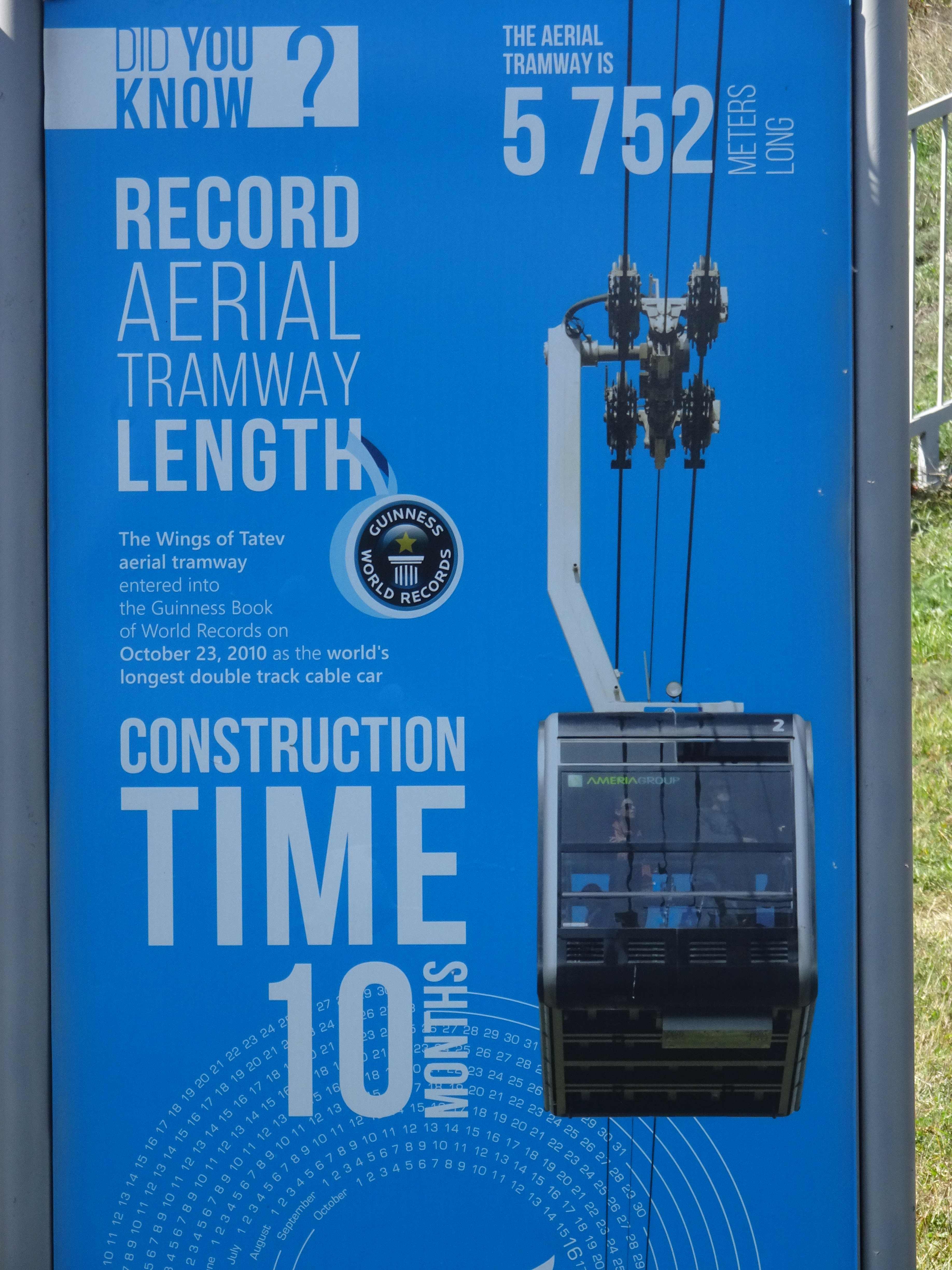 Die längste Seilbahn der Welt führt über die Vorotan-Schlucht zum Kloster Tatev im Süden, nicht weit von Berg Karabach.