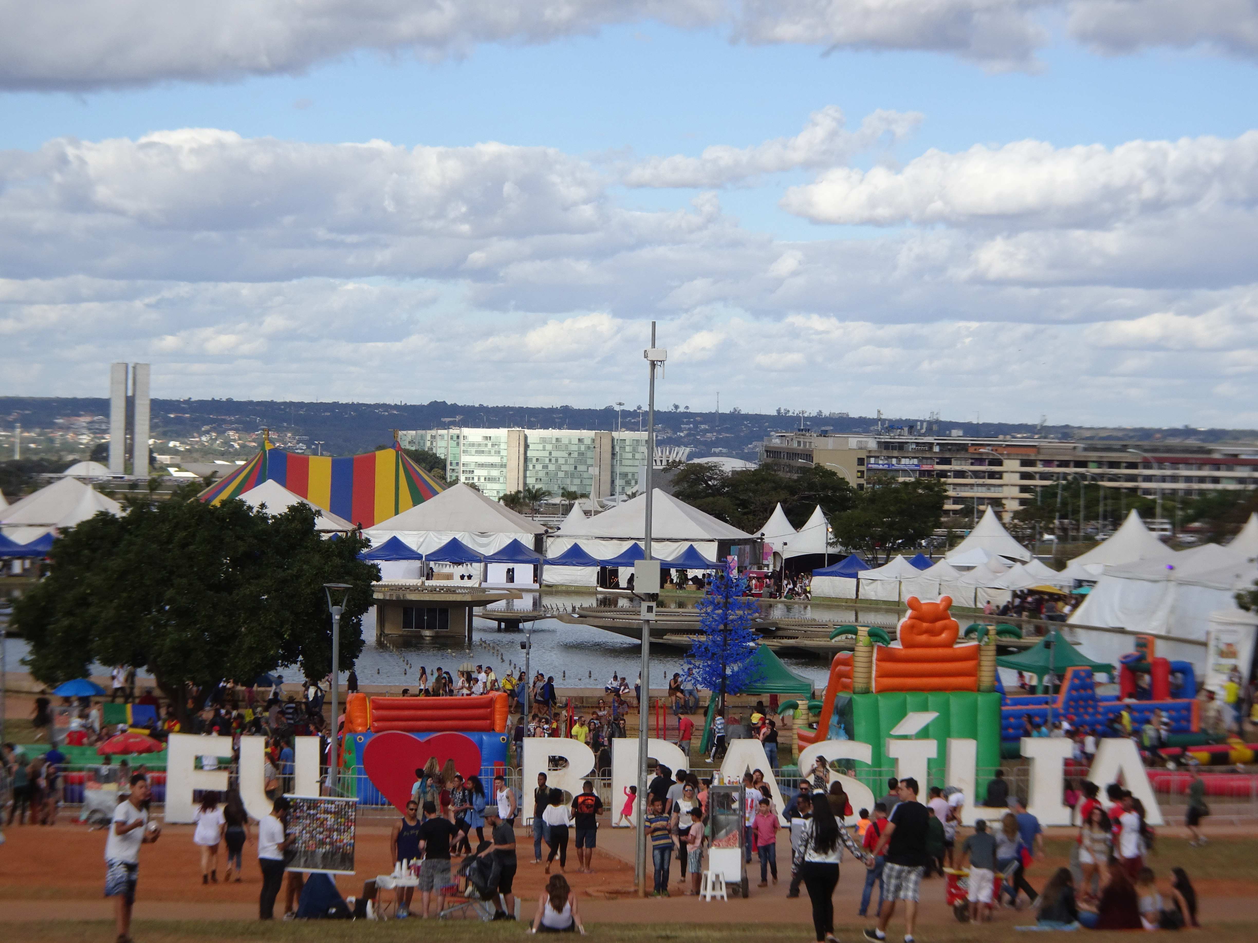 Wir beginnen unsere Reise in Brasilia.