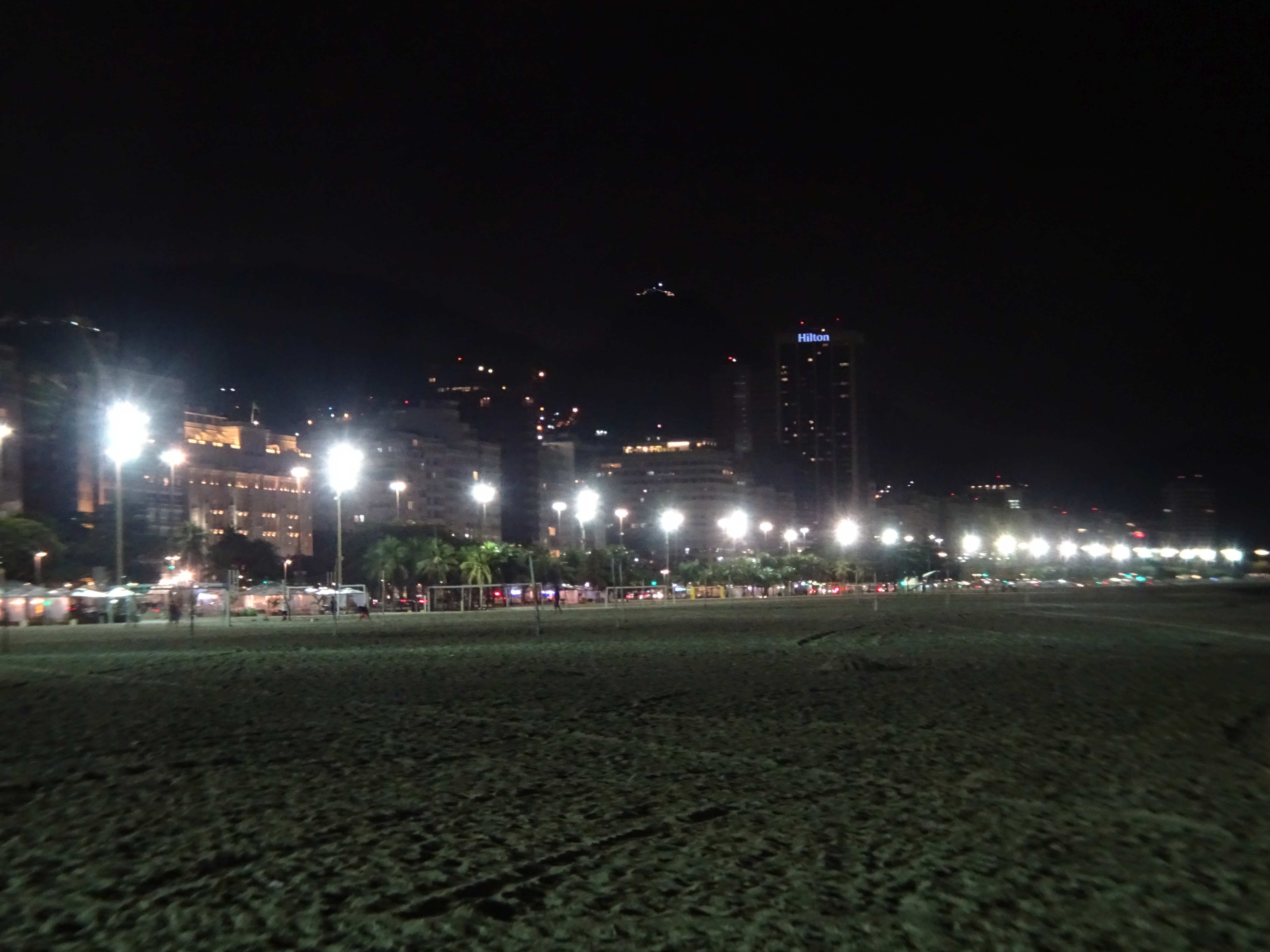 Ein später Bummel an die Copacabana, an der unser Hotel liegt.