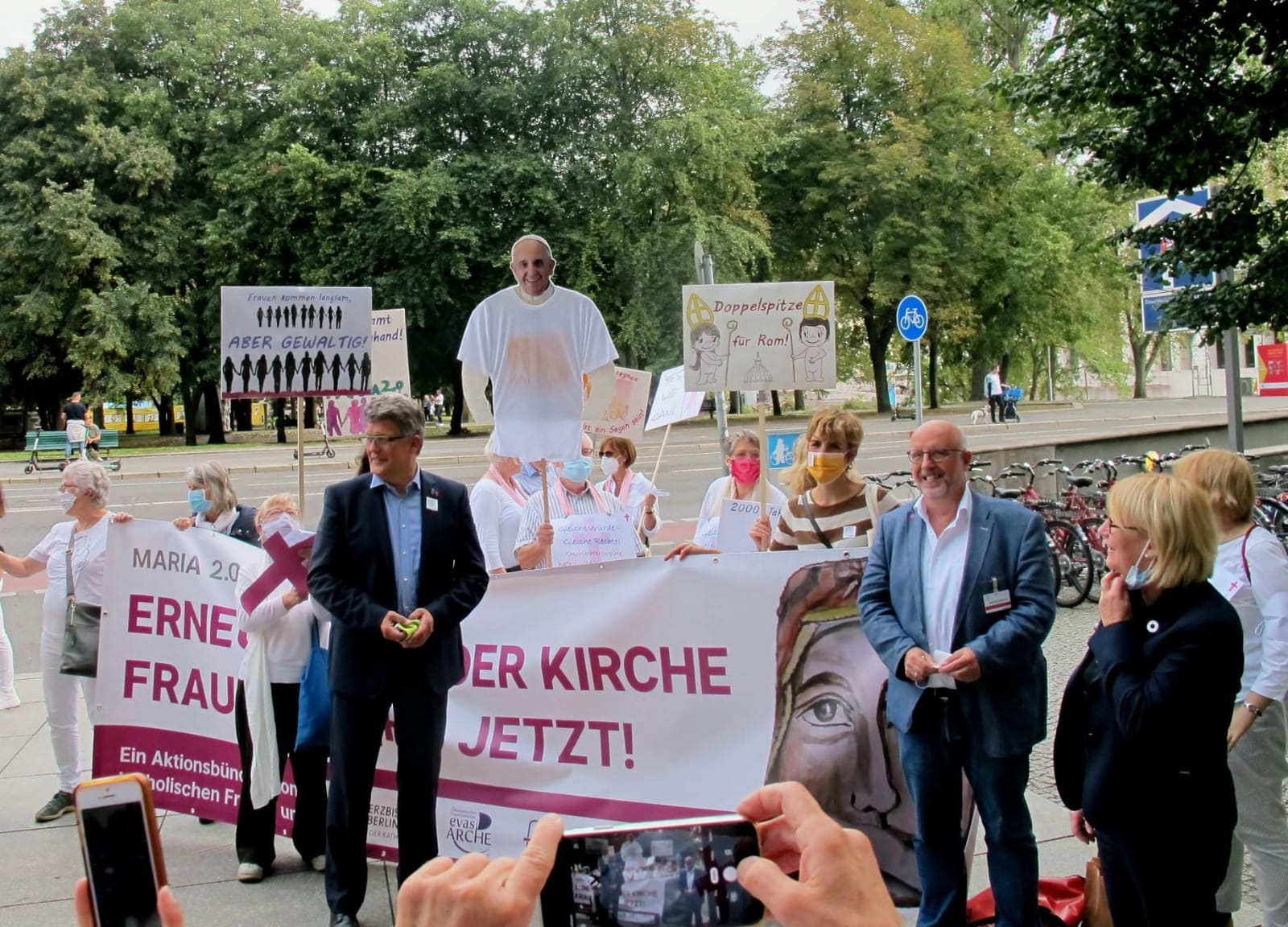 Mit Teilen des ZdK-Präsidiums Besuch bei der kfd, Maria 2.0 u.a.