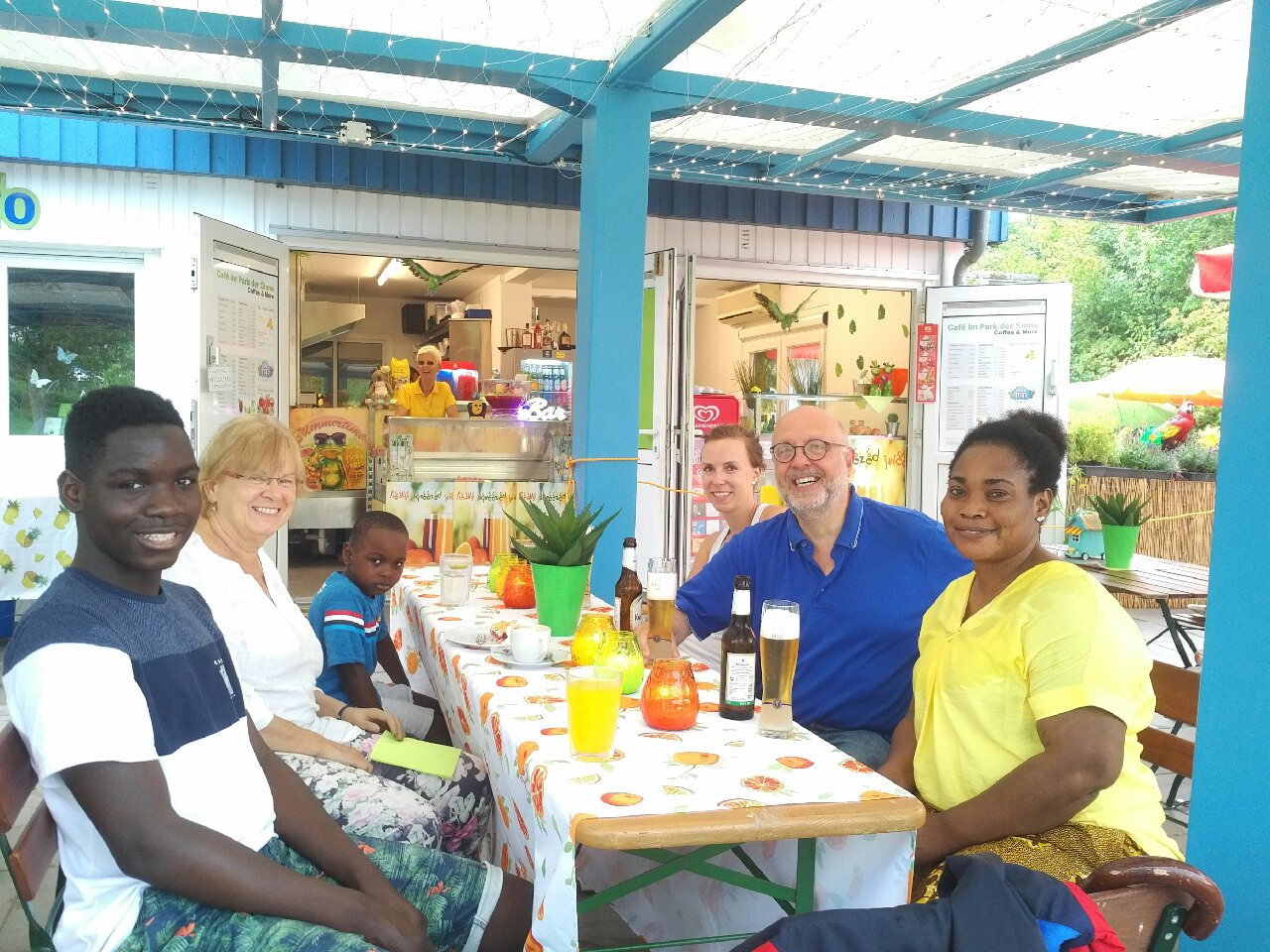 Janet und Godwin haben Geburtstag. Feier natürlich im Freien im "Park der Sinne" in Laatzen