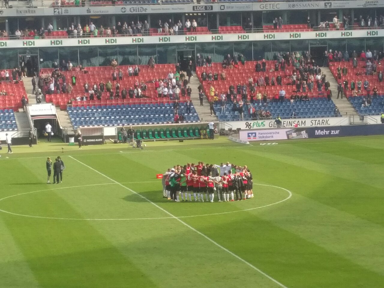 "Derbysieger, Derbysieger, hey, hey!"