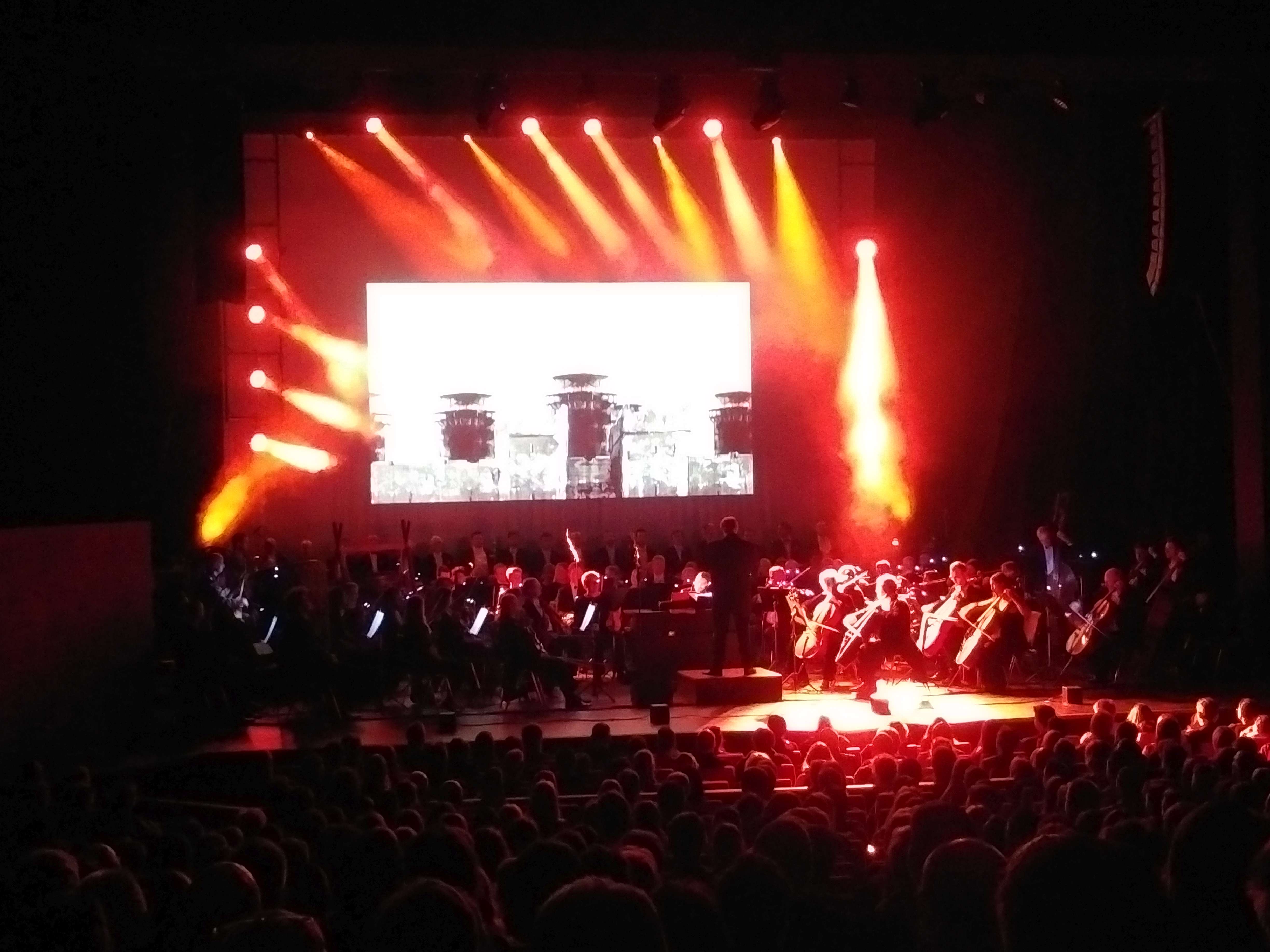 Tabeas Weihnachtsgeschenk für Winfried: Game of thrones in concert.... Und bei Loreena McKennitt durfte mal wieder nicht fotografiert werden.