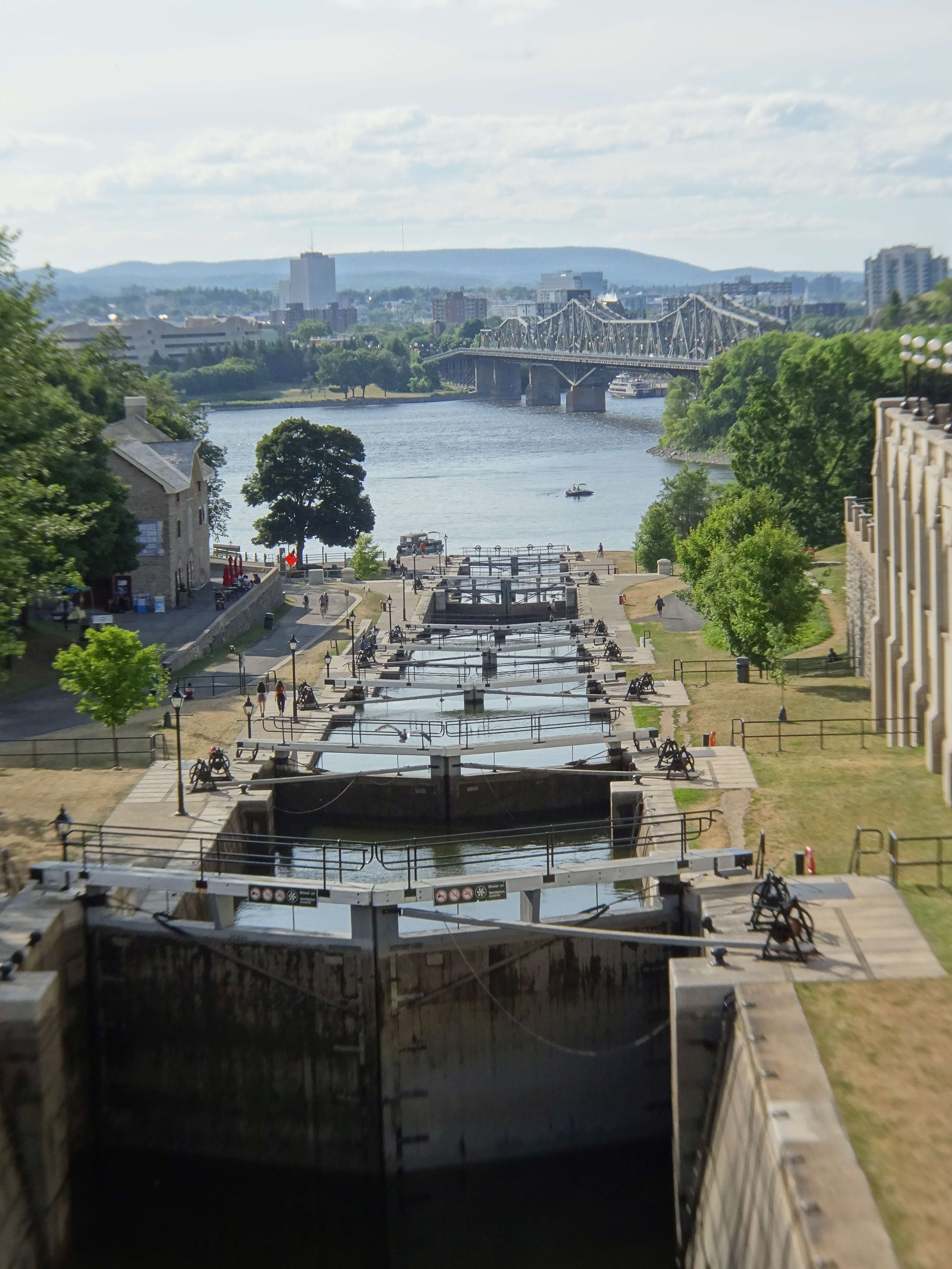 Die Schleusenanlage verbindet den Ottawa River mit dem Rideau Kanal.