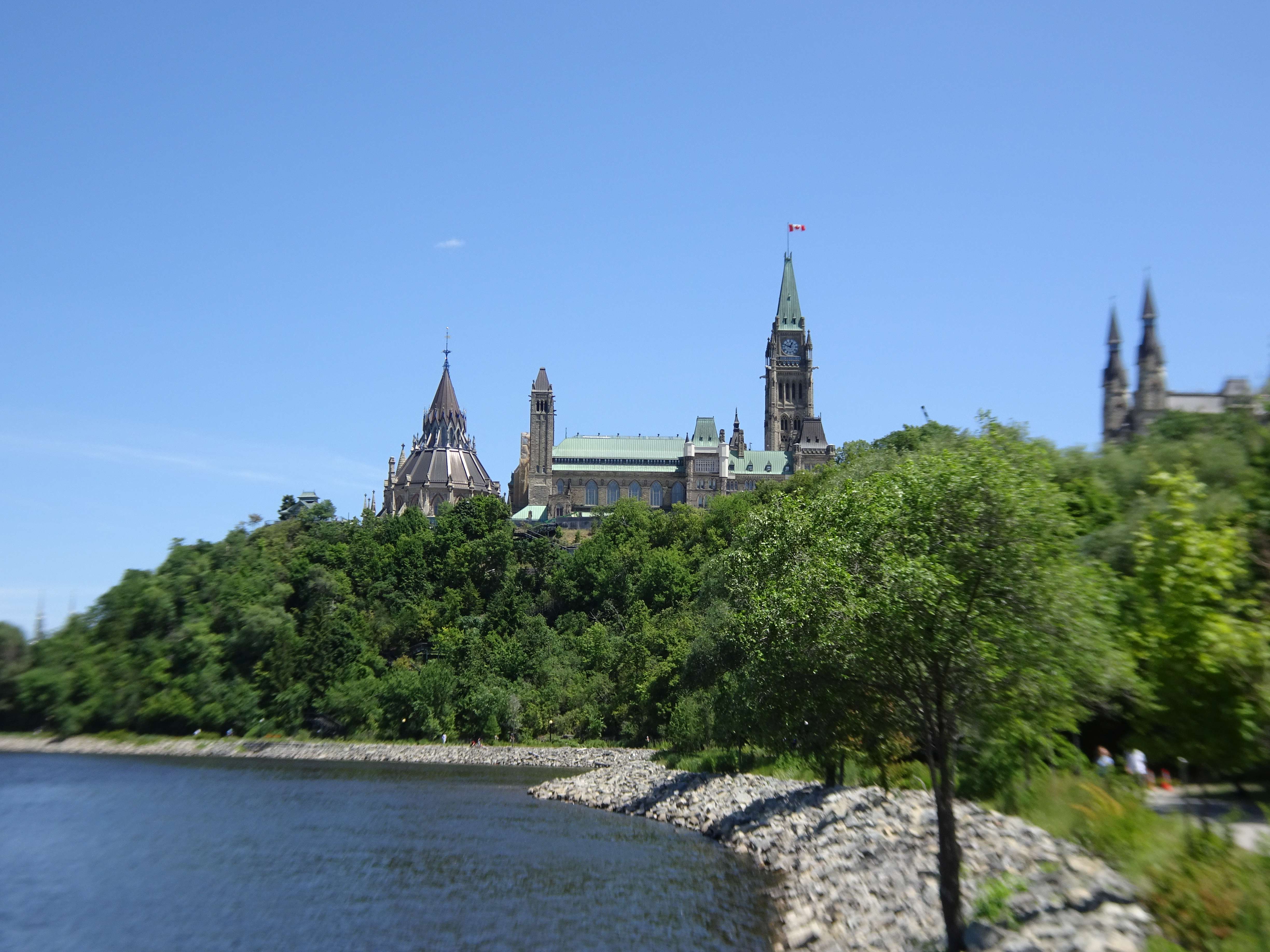 Parlament von hinten...