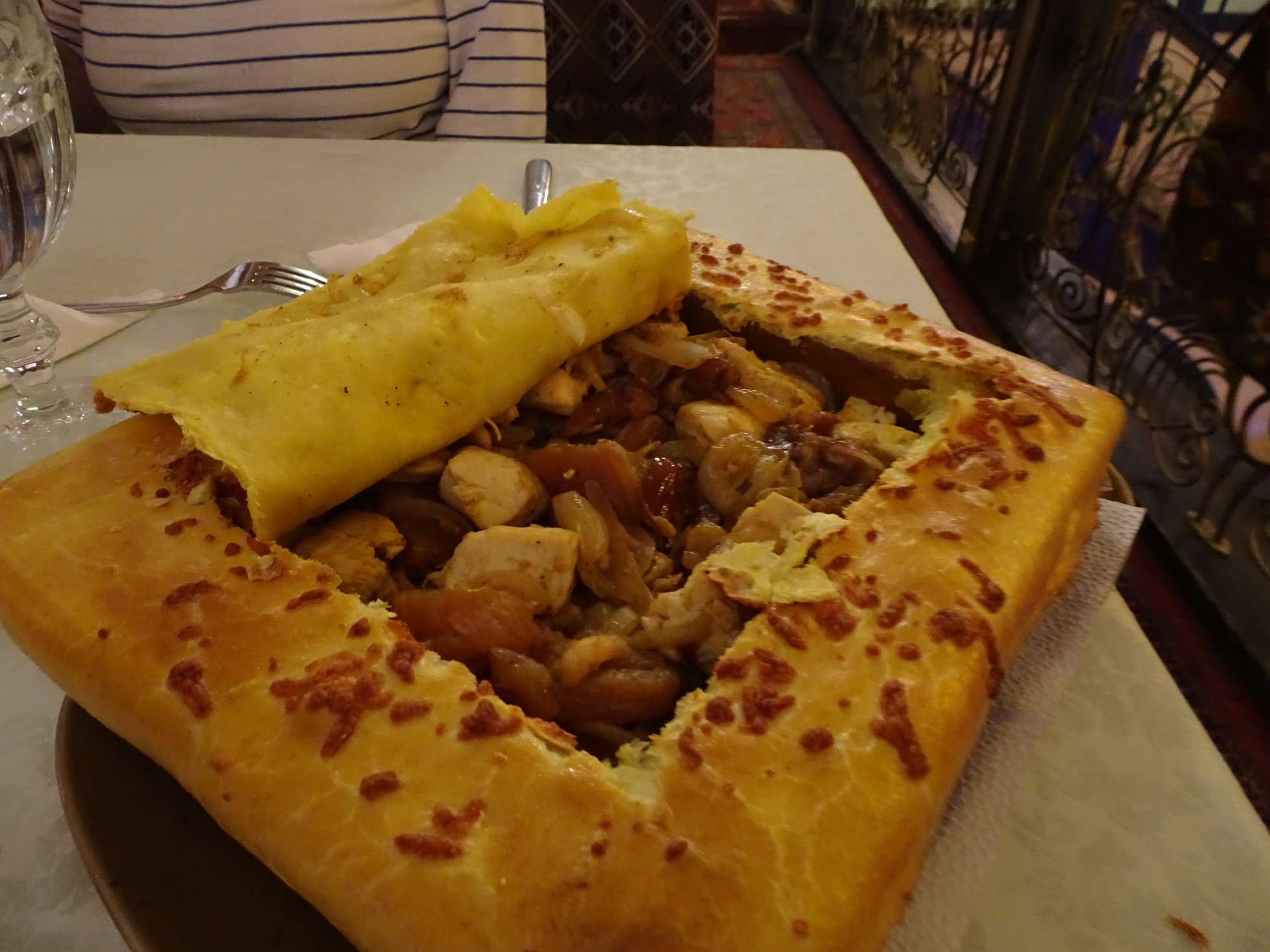 Dieses Gericht trägt den wunderbaren Namen "Das betrunkene Huhn"