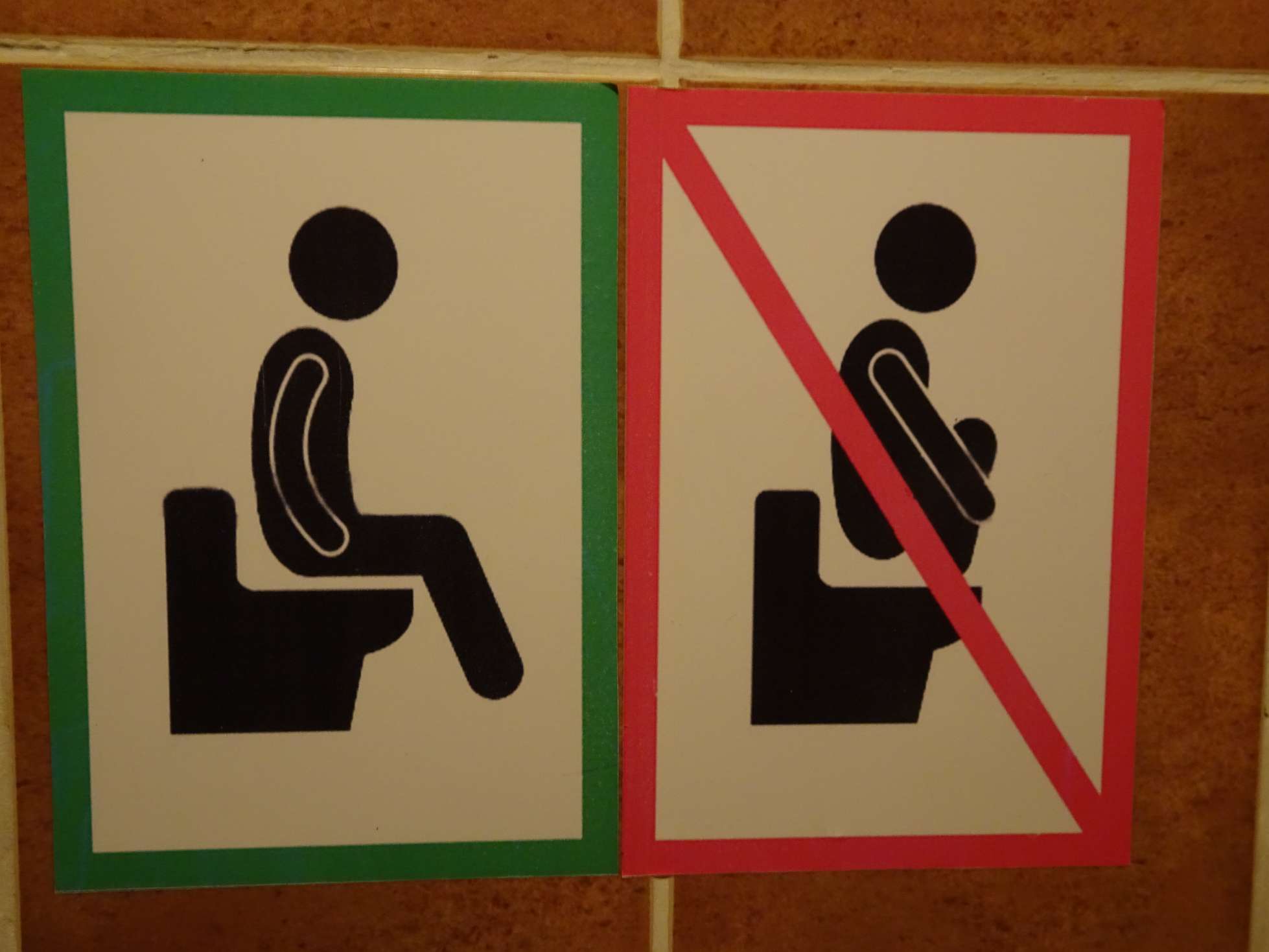 Hinweis im Restaurant eines Hostels