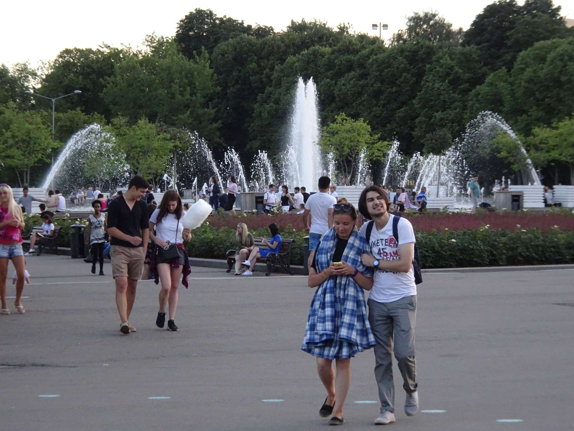 "Follow the Moskwa, down to Gorkij-Park"