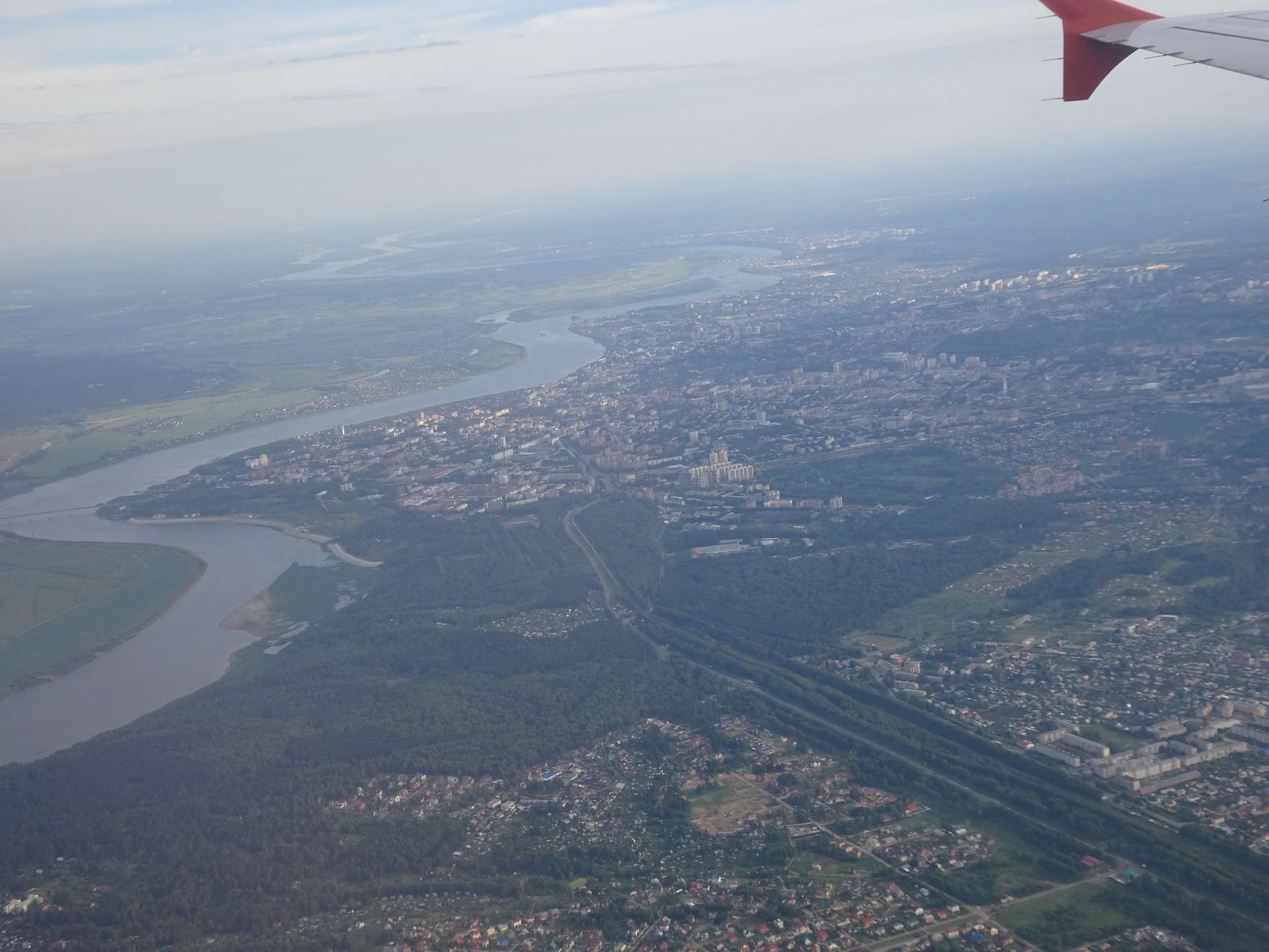 1.7.2016 Anflug auf Tomsk, gut zu sehen die Lage der Stadt am Tom