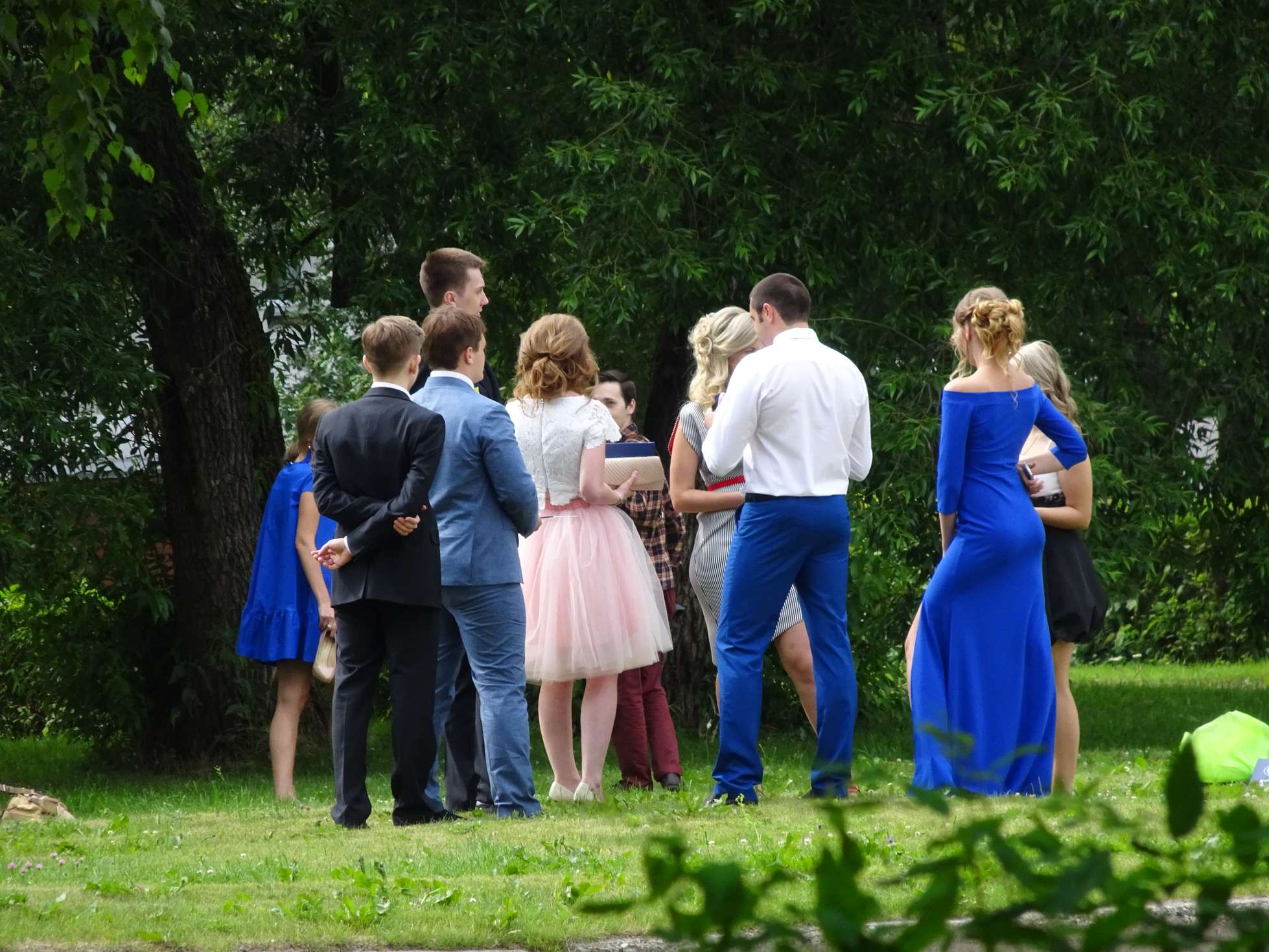 Posen nach erfolgter Verleihung der Examenszeugnisse