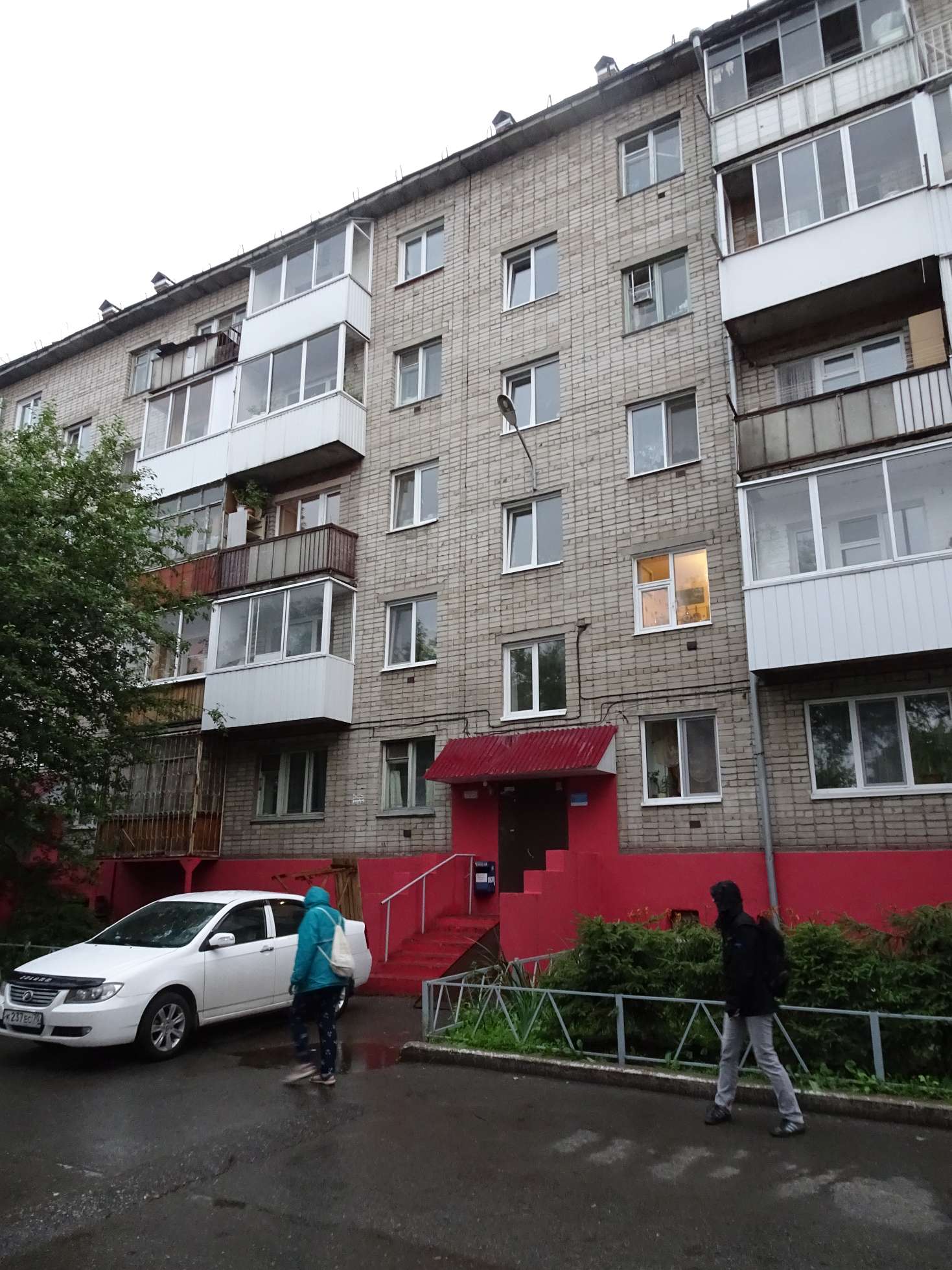 Neles Wohnhaus, ihre Wohnung sieht deutlich netter aus...