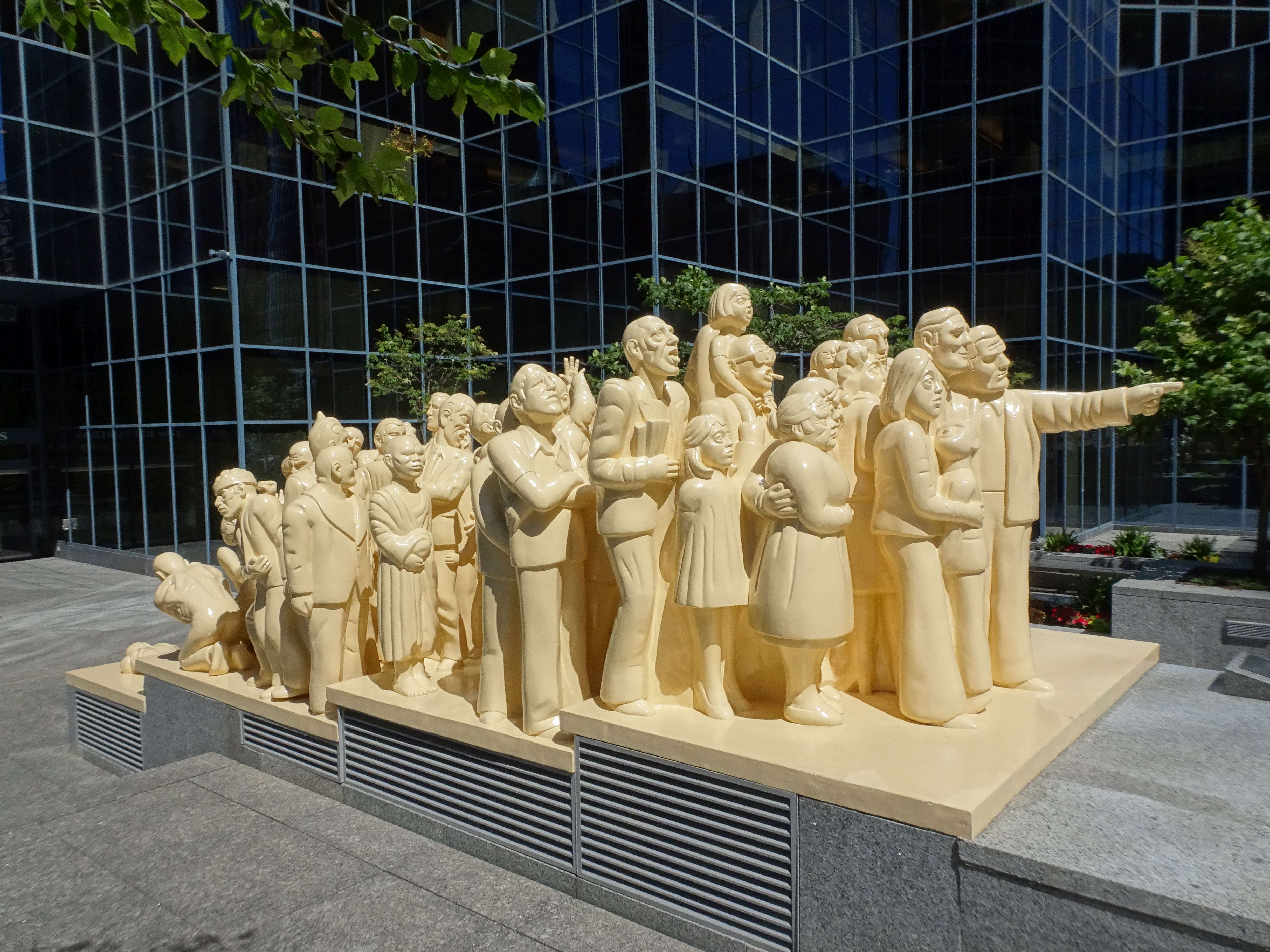 Die "illuminated crowd"