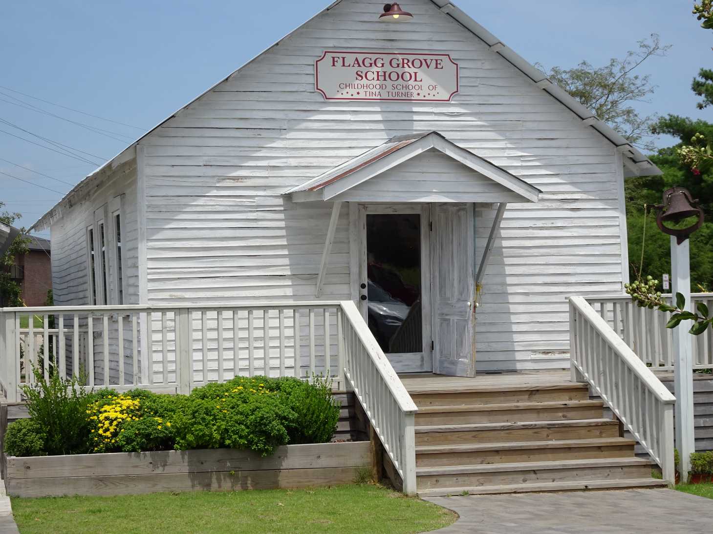 Auf dem Weg nach Memphis besichtigen wir die Grundschule von Tina Turner.