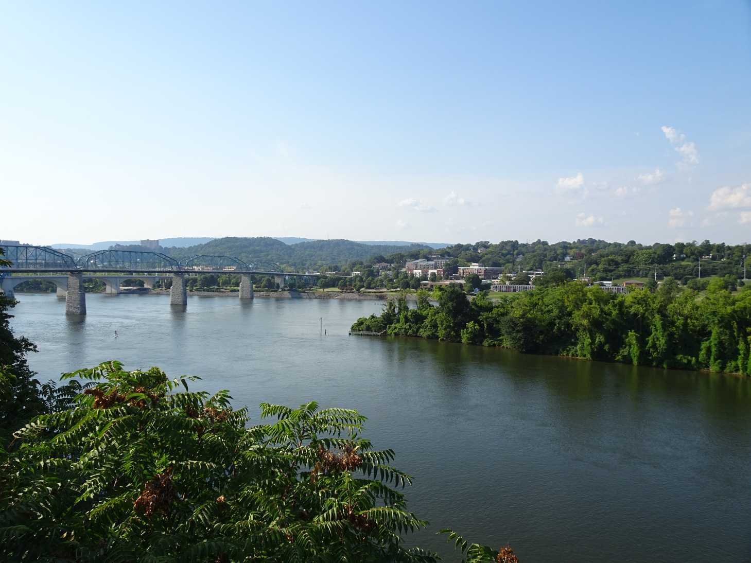 Die Lage der Stadt am Tennessee ist ebenso nett wie das Künstlerviertel