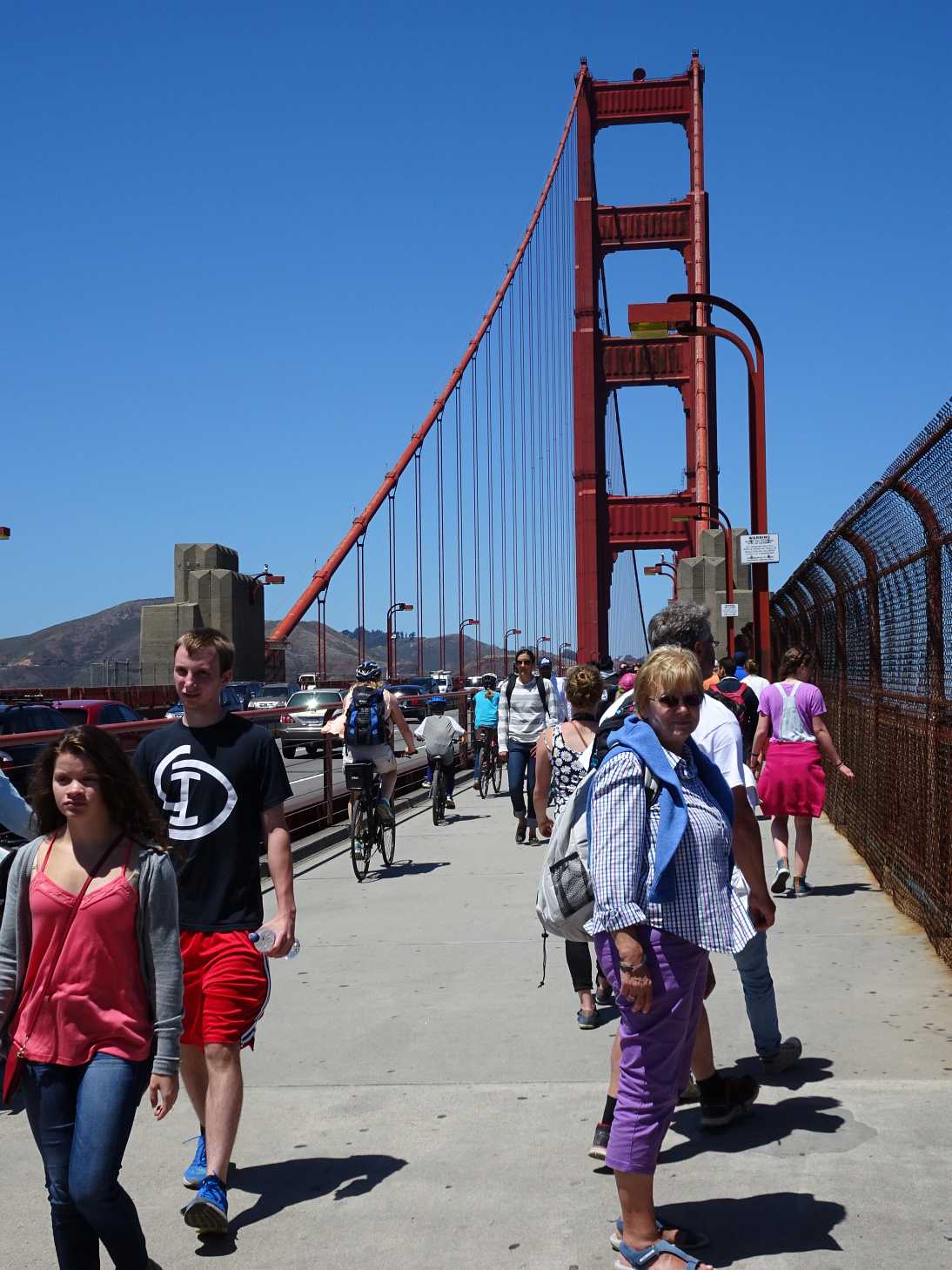 Monika wollte ja unbedingt mal über die Brücke laufen