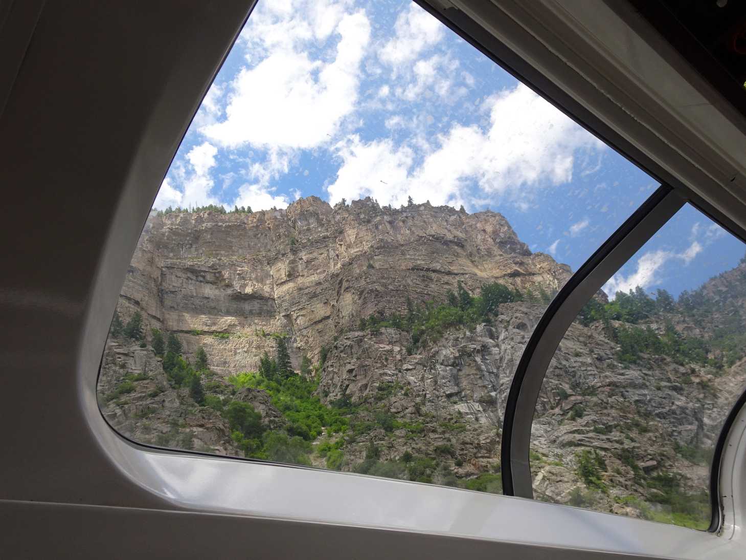 Im Aussichtswagen durch die Rocky Mountains